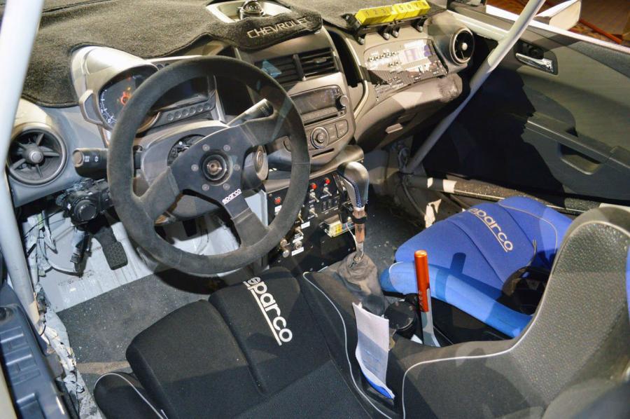 Интерьер Chevrolet Sonic RS Rollbar 2014 года  (фото 2 из 6)